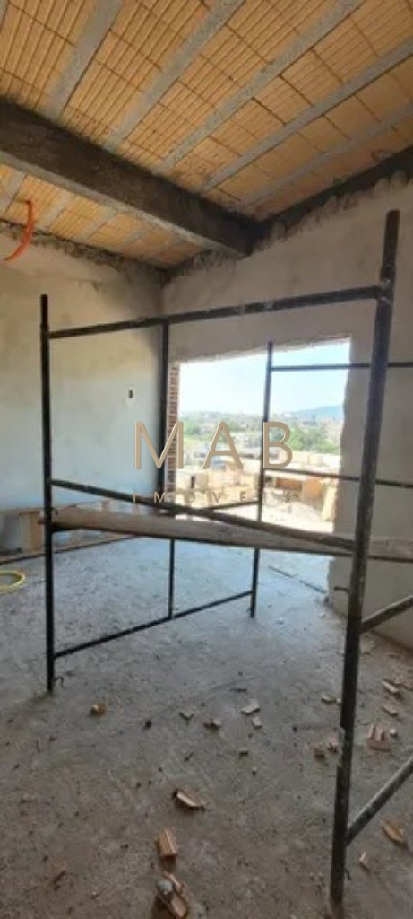 Espetacular casa à venda em Florianópolis-SC, no bairro Ingleses! 3 quartos sendo 2 suítes, 3 salas, 4 banheiros, 3 vagas de garagem, 326,00m².