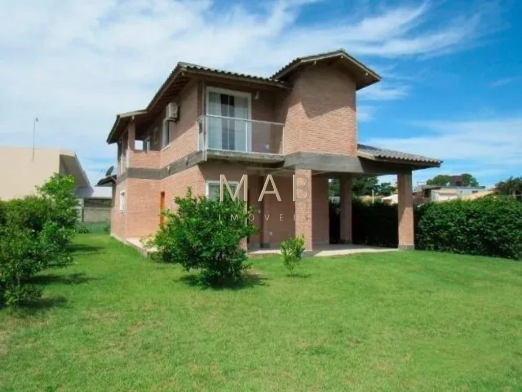 Casa em Condomínio de Alto Padrão em São João do Rio Vermelho - Florianópolis-SC: 4 quartos, 2 suítes, 2 salas, 3 banheiros, 1 vaga, 200m².