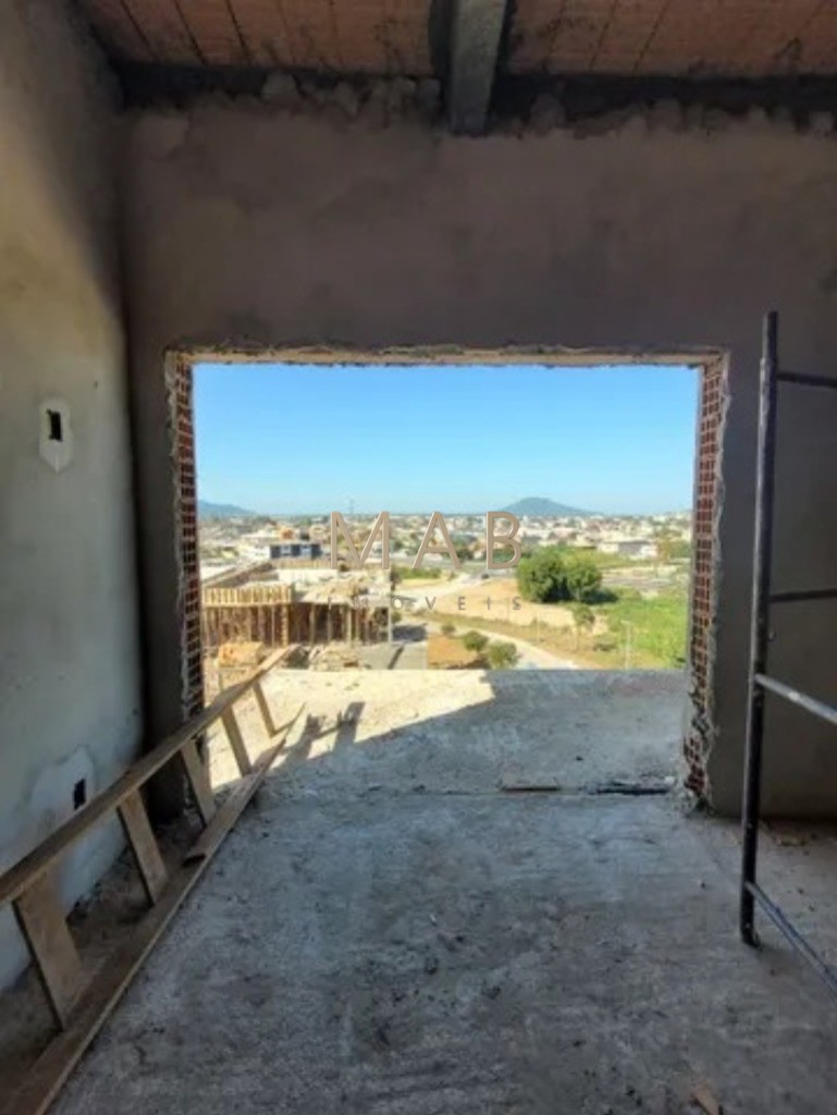 Espetacular casa à venda em Florianópolis-SC, no bairro Ingleses! 3 quartos sendo 2 suítes, 3 salas, 4 banheiros, 3 vagas de garagem, 326,00m².