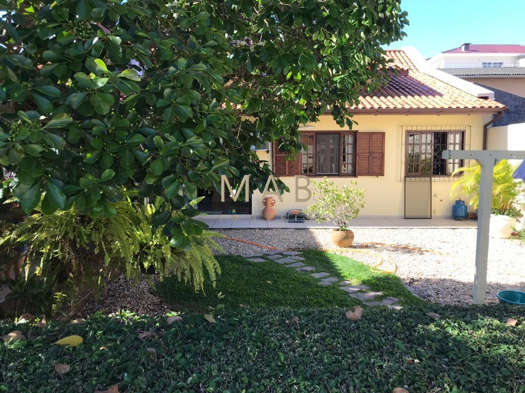 Imperdível casa à venda em Florianópolis-SC, bairro Ingleses: 5 quartos, 1 suíte, 3 salas, 4 banheiros, 3 vagas, 225m².