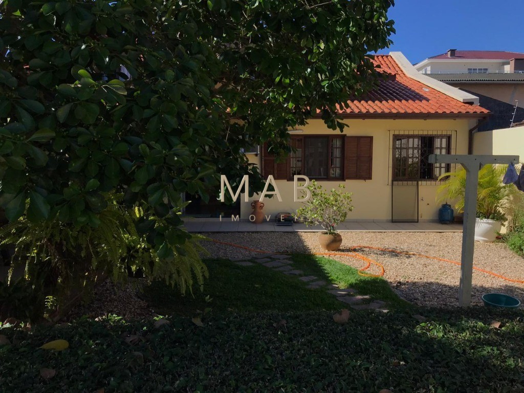 Imperdível casa à venda em Florianópolis-SC, bairro Ingleses: 5 quartos, 1 suíte, 3 salas, 4 banheiros, 3 vagas, 225m².