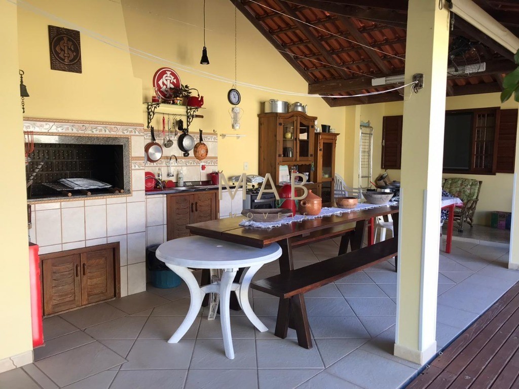 Imperdível casa à venda em Florianópolis-SC, bairro Ingleses: 5 quartos, 1 suíte, 3 salas, 4 banheiros, 3 vagas, 225m².