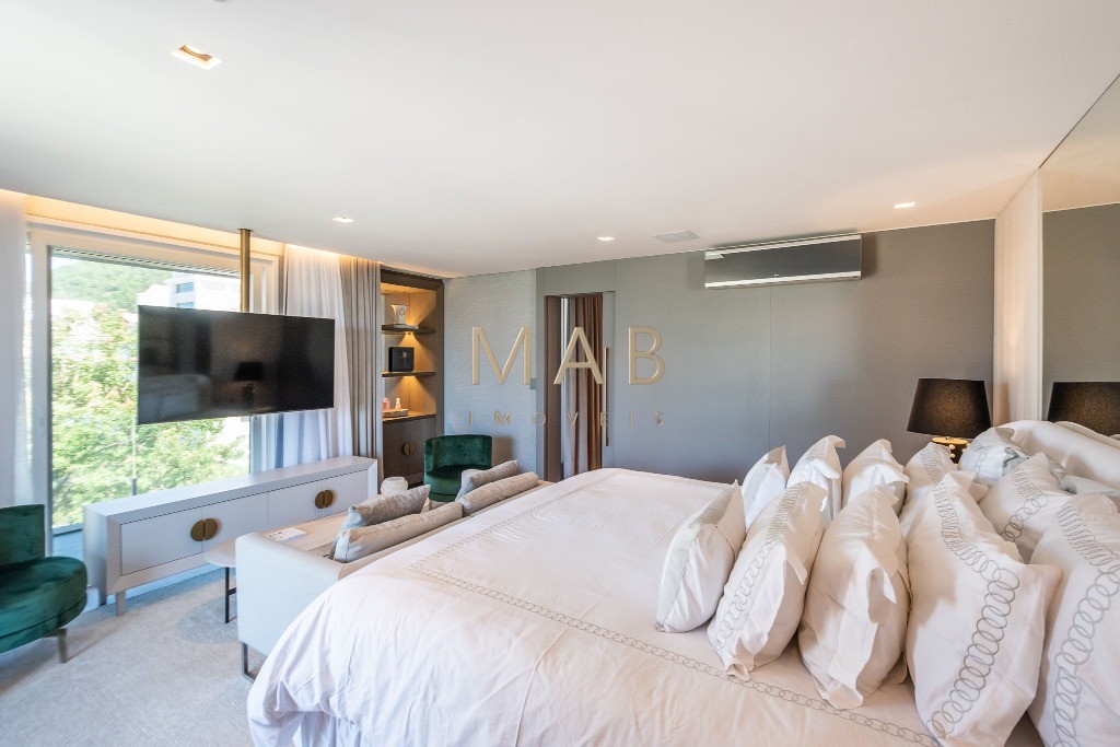 Casa de Altíssimo Padrão com 4 Pavimentos à Venda em Jurerê Internacional, Florianópolis SC!!