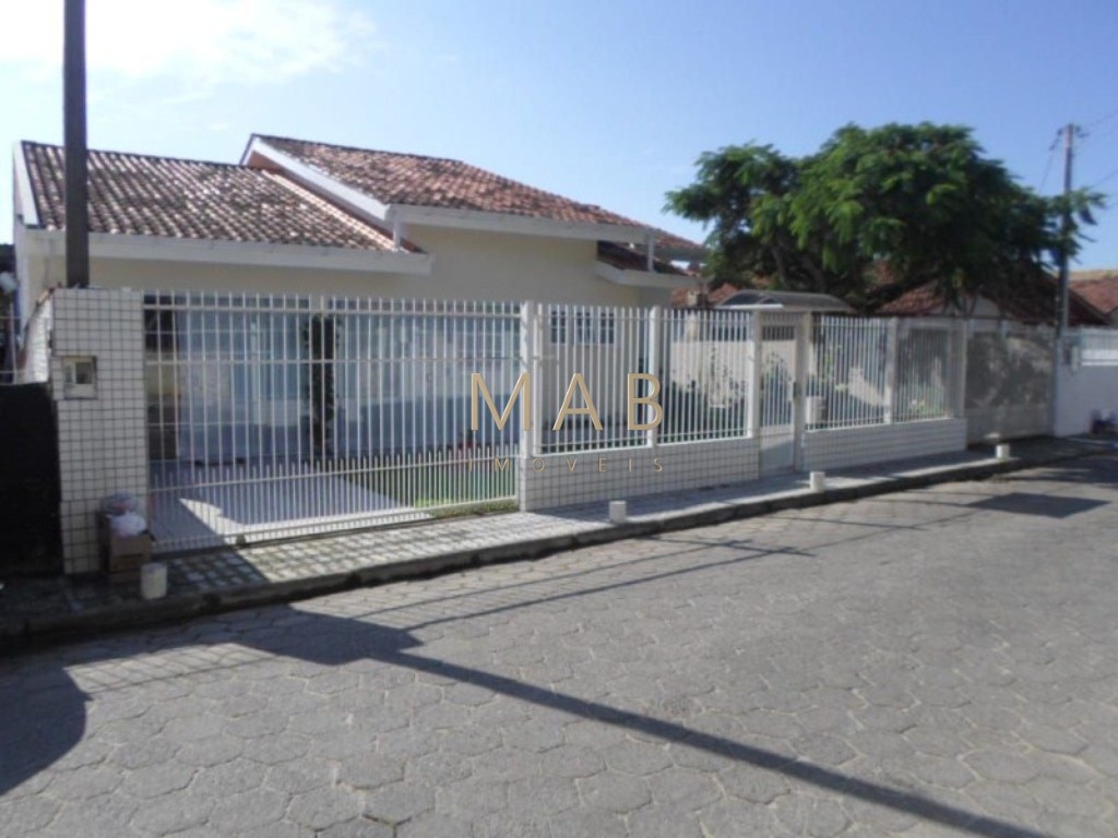 Casa Térrea à Venda em Boa Localização do Bairro Ingleses - Florianópolis/SC!