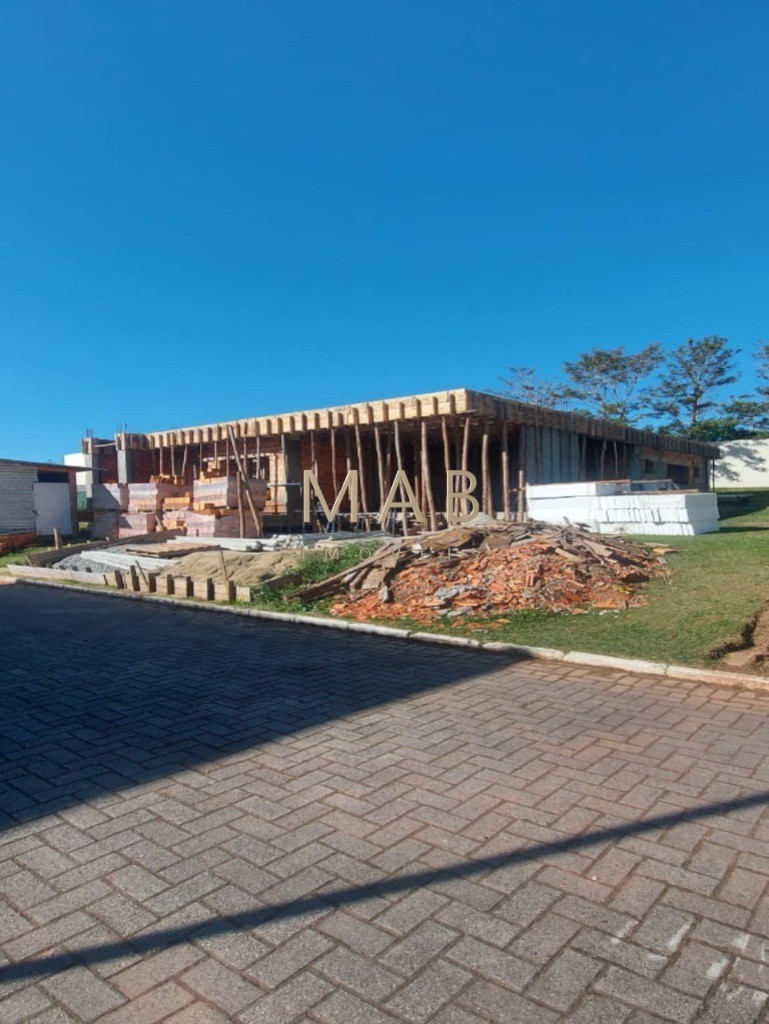 Linda Casa de Alto Padrão à Venda em Condomínio no Bairro Ingleses - Florianópolis SC!!