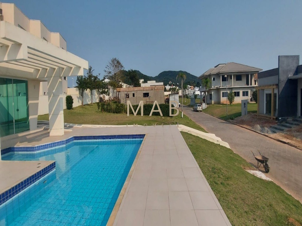 Linda Casa de Alto Padrão à Venda em Condomínio no Bairro Ingleses - Florianópolis SC!!