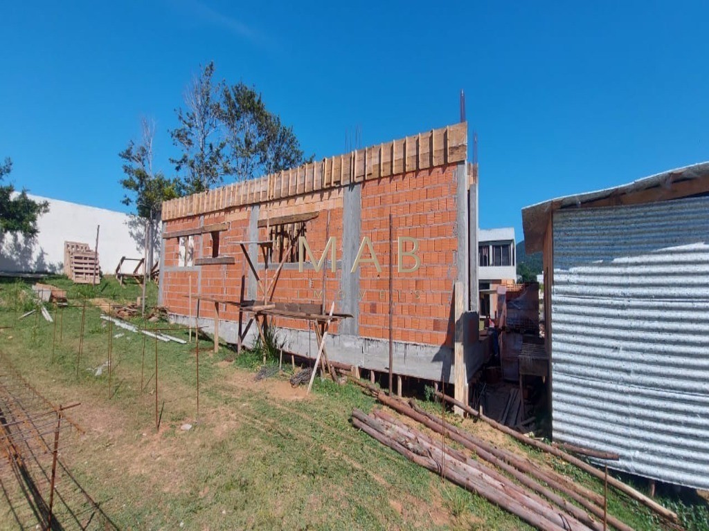 Linda Casa de Alto Padrão à Venda em Condomínio no Bairro Ingleses - Florianópolis SC!!
