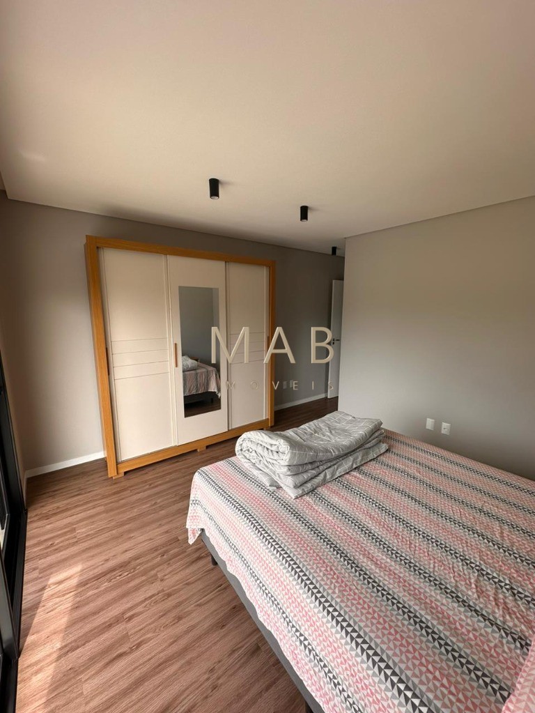 Te convido para conhecer seu mais novo lar!! Casa com 4 dormitórios sendo 1 suíte, SEMIMOBILIADA, para Venda no Bairro Rio Vermelho em Florianópolis!