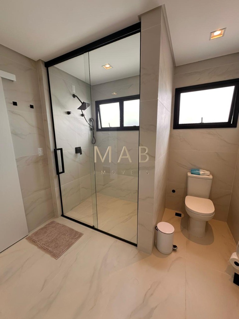 Te convido para conhecer seu mais novo lar!! Casa com 4 dormitórios sendo 1 suíte, SEMIMOBILIADA, para Venda no Bairro Rio Vermelho em Florianópolis!
