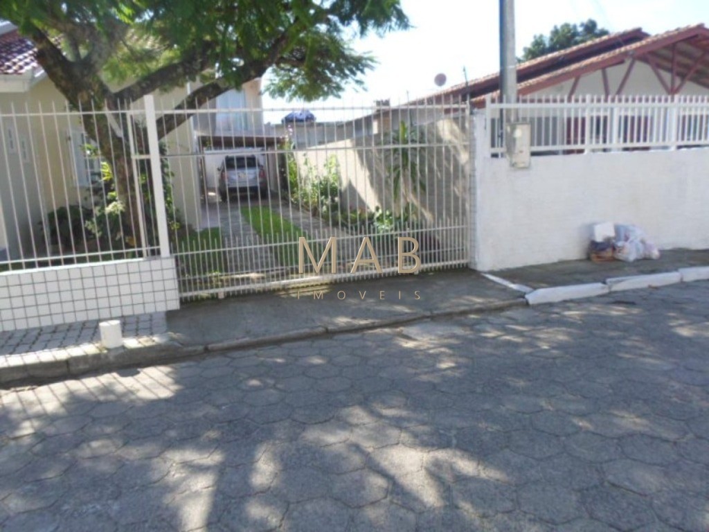 Casa Térrea à Venda em Boa Localização do Bairro Ingleses - Florianópolis/SC!