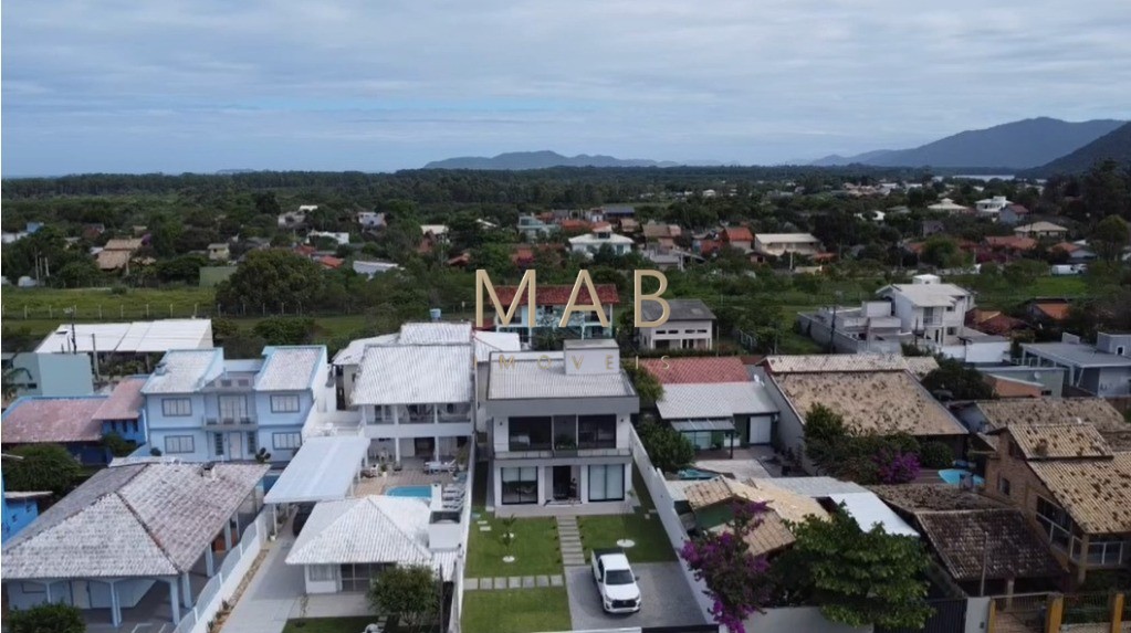 Te convido para conhecer seu mais novo lar!! Casa com 4 dormitórios sendo 1 suíte, SEMIMOBILIADA, para Venda no Bairro Rio Vermelho em Florianópolis!