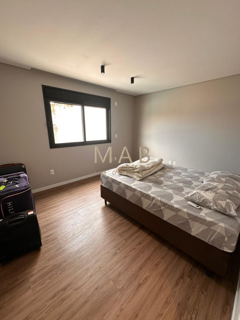 Te convido para conhecer seu mais novo lar!! Casa com 4 dormitórios sendo 1 suíte, SEMIMOBILIADA, para Venda no Bairro Rio Vermelho em Florianópolis!