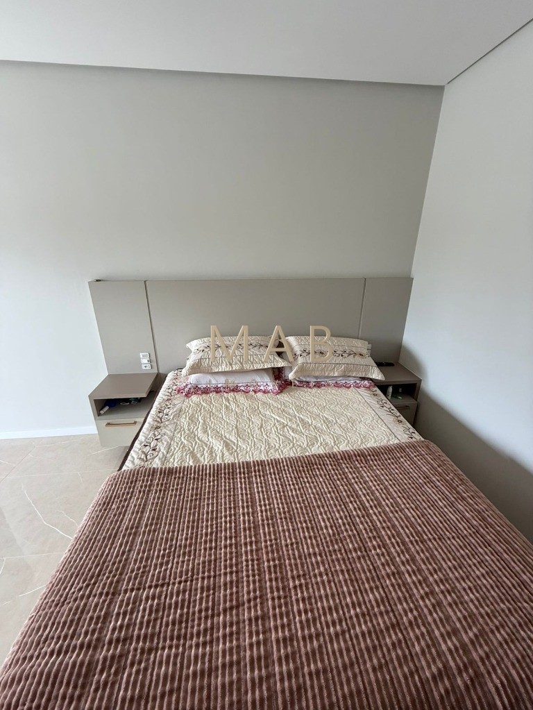 Imponente Casa de Luxo em Condomínio nos Ingleses, Florianópolis-SC: 5 quartos, 3 suítes, 3 salas, 5 banheiros, 424m² de área.