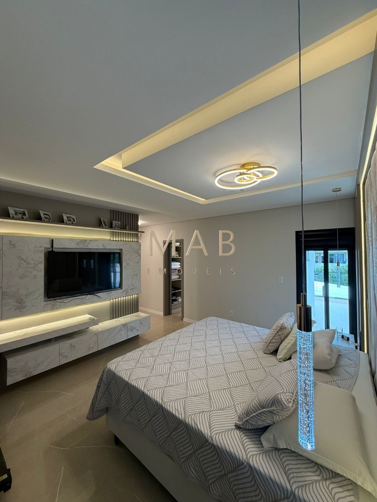 Imponente Casa de Luxo em Condomínio nos Ingleses, Florianópolis-SC: 5 quartos, 3 suítes, 3 salas, 5 banheiros, 424m² de área.