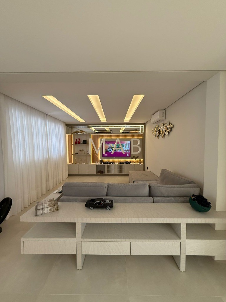 Imponente Casa de Luxo em Condomínio nos Ingleses, Florianópolis-SC: 5 quartos, 3 suítes, 3 salas, 5 banheiros, 424m² de área.