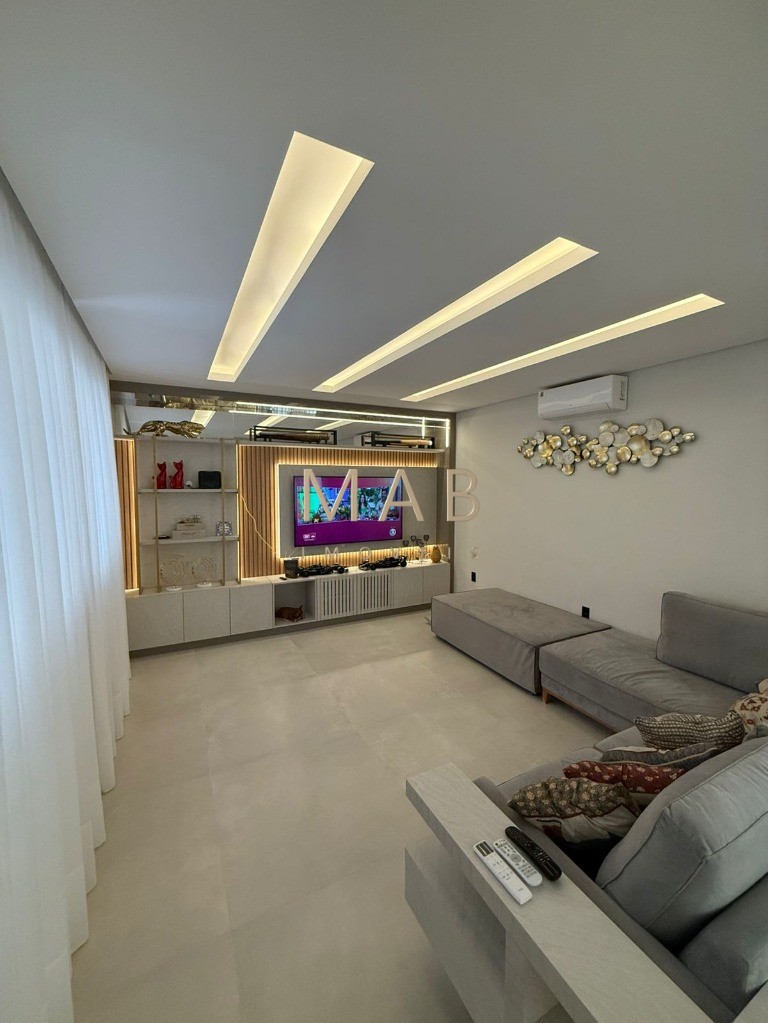 Imponente Casa de Luxo em Condomínio nos Ingleses, Florianópolis-SC: 5 quartos, 3 suítes, 3 salas, 5 banheiros, 424m² de área.