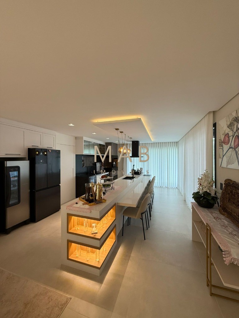 Imponente Casa de Luxo em Condomínio nos Ingleses, Florianópolis-SC: 5 quartos, 3 suítes, 3 salas, 5 banheiros, 424m² de área.