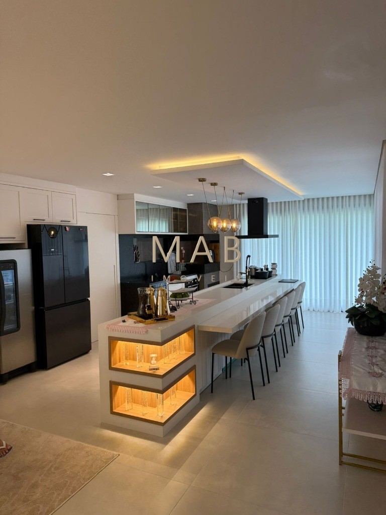 Imponente Casa de Luxo em Condomínio nos Ingleses, Florianópolis-SC: 5 quartos, 3 suítes, 3 salas, 5 banheiros, 424m² de área.