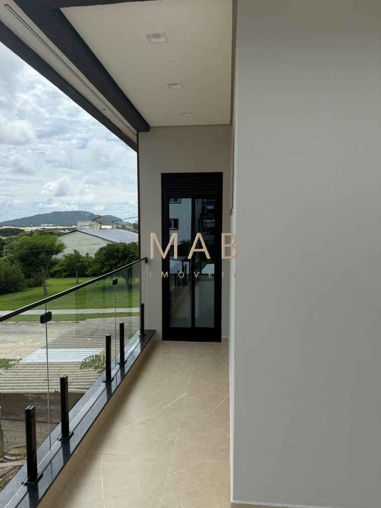 Imponente Casa de Luxo em Condomínio nos Ingleses, Florianópolis-SC: 5 quartos, 3 suítes, 3 salas, 5 banheiros, 424m² de área.