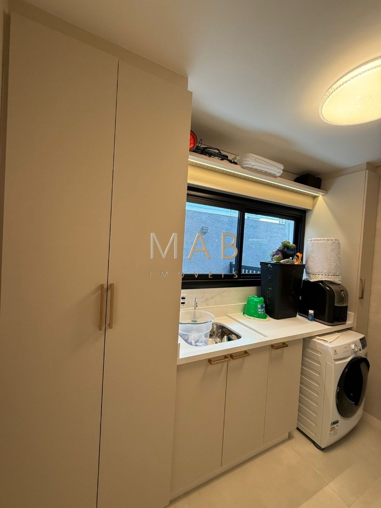 Imponente Casa de Luxo em Condomínio nos Ingleses, Florianópolis-SC: 5 quartos, 3 suítes, 3 salas, 5 banheiros, 424m² de área.