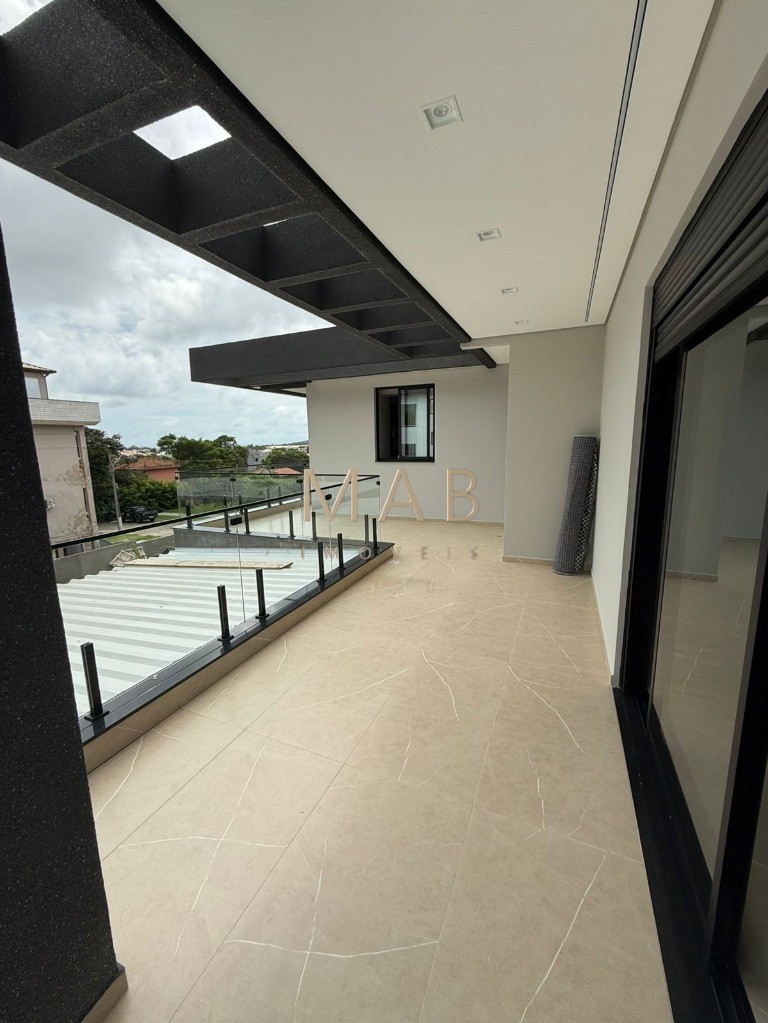 Imponente Casa de Luxo em Condomínio nos Ingleses, Florianópolis-SC: 5 quartos, 3 suítes, 3 salas, 5 banheiros, 424m² de área.
