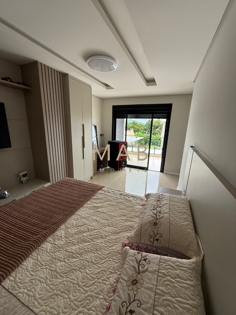 Imponente Casa de Luxo em Condomínio nos Ingleses, Florianópolis-SC: 5 quartos, 3 suítes, 3 salas, 5 banheiros, 424m² de área.