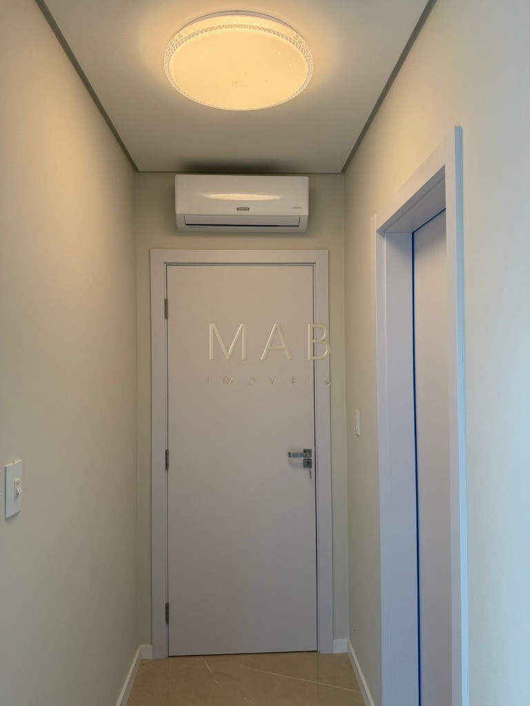 Imponente Casa de Luxo em Condomínio nos Ingleses, Florianópolis-SC: 5 quartos, 3 suítes, 3 salas, 5 banheiros, 424m² de área.