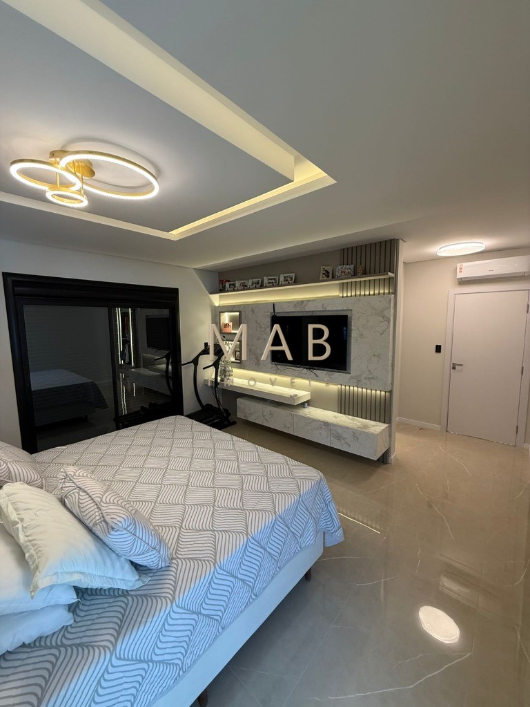 Imponente Casa de Luxo em Condomínio nos Ingleses, Florianópolis-SC: 5 quartos, 3 suítes, 3 salas, 5 banheiros, 424m² de área.