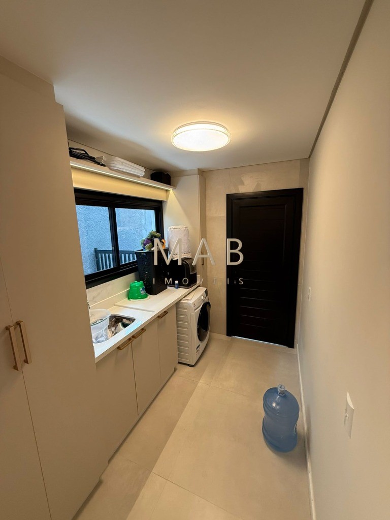 Imponente Casa de Luxo em Condomínio nos Ingleses, Florianópolis-SC: 5 quartos, 3 suítes, 3 salas, 5 banheiros, 424m² de área.