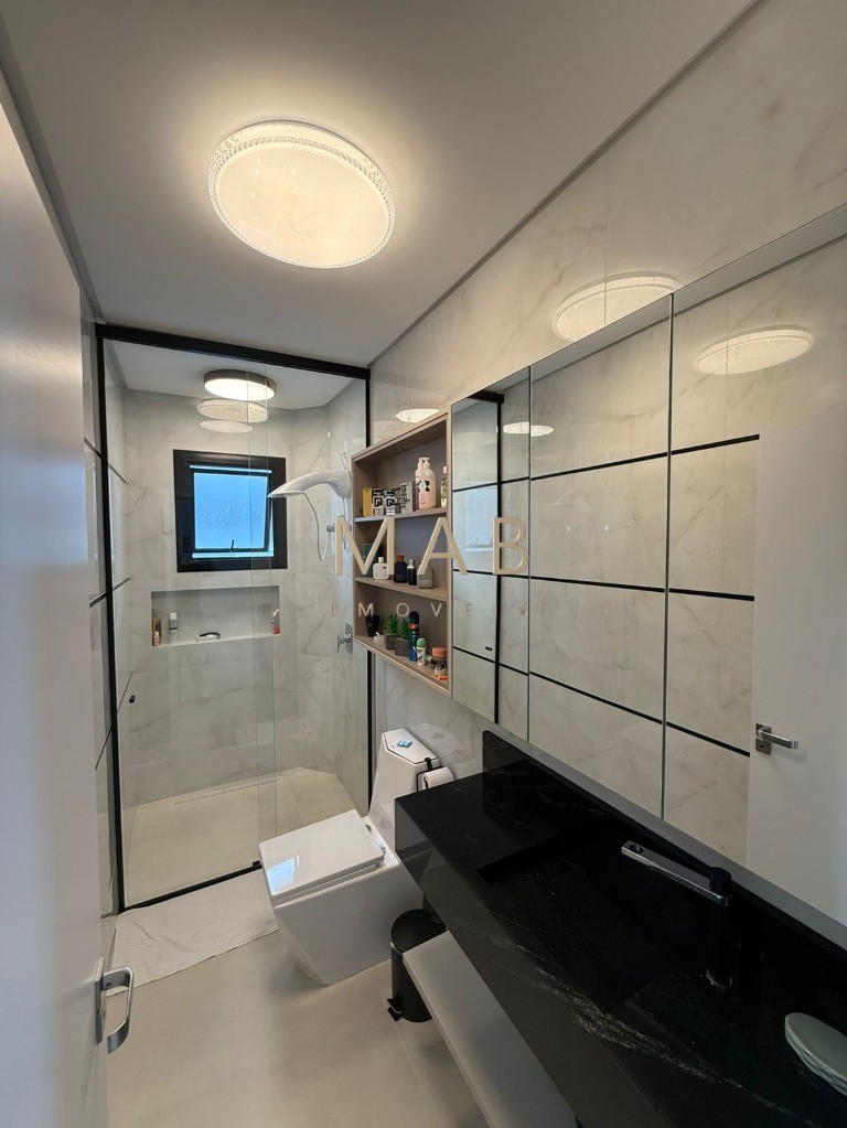 Imponente Casa de Luxo em Condomínio nos Ingleses, Florianópolis-SC: 5 quartos, 3 suítes, 3 salas, 5 banheiros, 424m² de área.