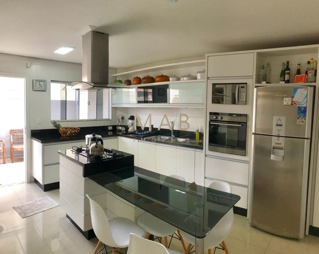 Imperdível Casa à Venda: 4 Quartos, 4 Suítes, 1 Sala, 5 Banheiros, 3 Vagas de Garagem em Ingleses do Rio Vermelho, Florianópolis-SC!