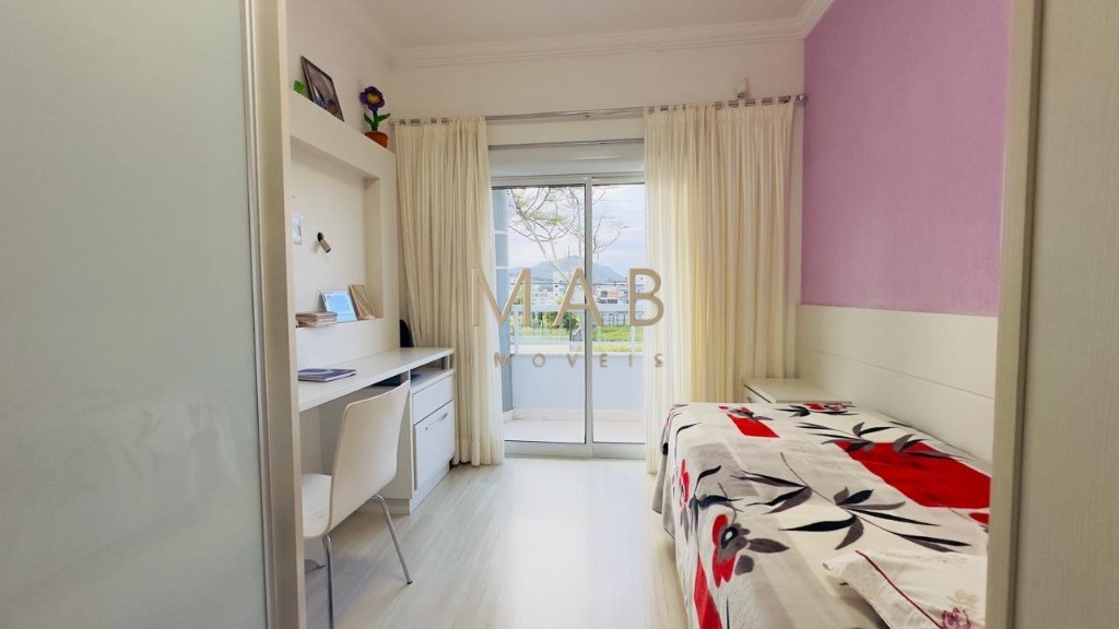 Imperdível Casa à Venda: 4 Quartos, 4 Suítes, 1 Sala, 5 Banheiros, 3 Vagas de Garagem em Ingleses do Rio Vermelho, Florianópolis-SC!