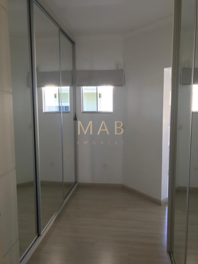 Imperdível Casa à Venda: 4 Quartos, 4 Suítes, 1 Sala, 5 Banheiros, 3 Vagas de Garagem em Ingleses do Rio Vermelho, Florianópolis-SC!
