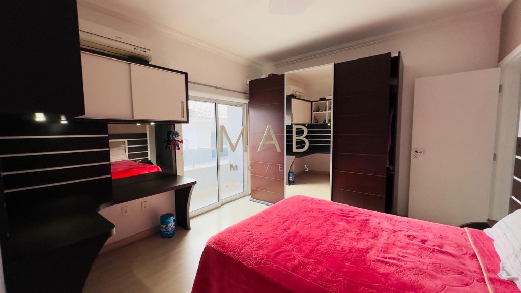 Imperdível Casa à Venda: 4 Quartos, 4 Suítes, 1 Sala, 5 Banheiros, 3 Vagas de Garagem em Ingleses do Rio Vermelho, Florianópolis-SC!