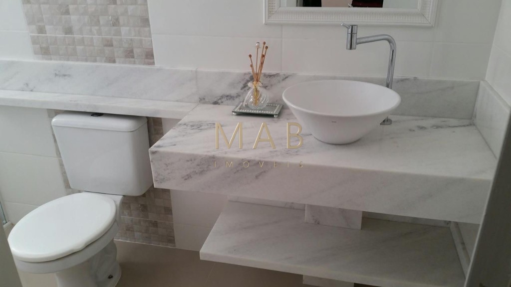 Apartamento à venda em Florianópolis-SC, Ingleses do Rio Vermelho: 1 quarto, 1 suíte, 1 sala, 2 banheiros, 1 vaga, 18m².