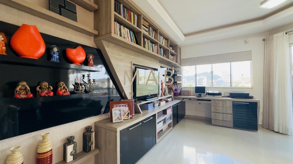 Imperdível Casa à Venda: 4 Quartos, 4 Suítes, 1 Sala, 5 Banheiros, 3 Vagas de Garagem em Ingleses do Rio Vermelho, Florianópolis-SC!