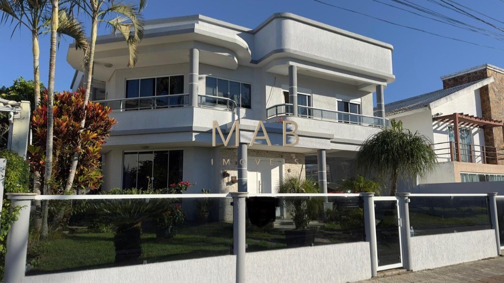 Imperdível Casa à Venda: 4 Quartos, 4 Suítes, 1 Sala, 5 Banheiros, 3 Vagas de Garagem em Ingleses do Rio Vermelho, Florianópolis-SC!