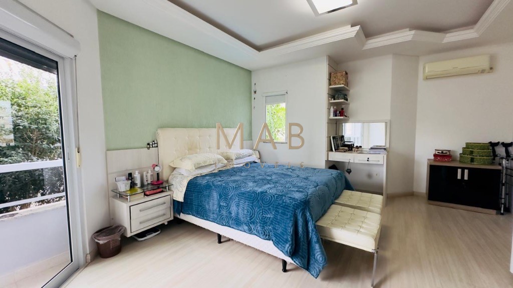 Imperdível Casa à Venda: 4 Quartos, 4 Suítes, 1 Sala, 5 Banheiros, 3 Vagas de Garagem em Ingleses do Rio Vermelho, Florianópolis-SC!