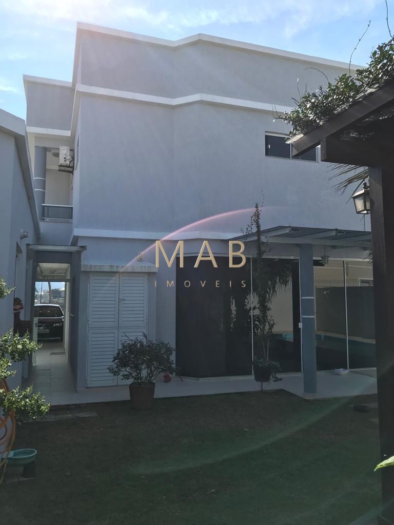 Imperdível Casa à Venda: 4 Quartos, 4 Suítes, 1 Sala, 5 Banheiros, 3 Vagas de Garagem em Ingleses do Rio Vermelho, Florianópolis-SC!