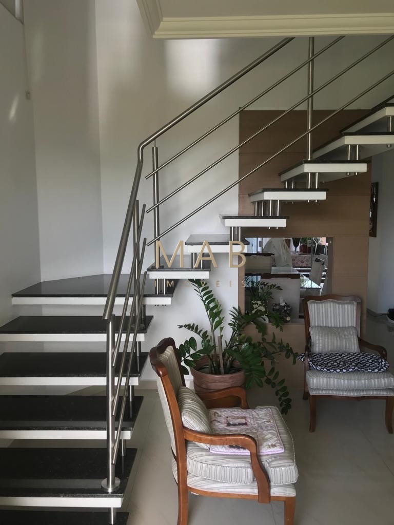 Imperdível Casa à Venda: 4 Quartos, 4 Suítes, 1 Sala, 5 Banheiros, 3 Vagas de Garagem em Ingleses do Rio Vermelho, Florianópolis-SC!