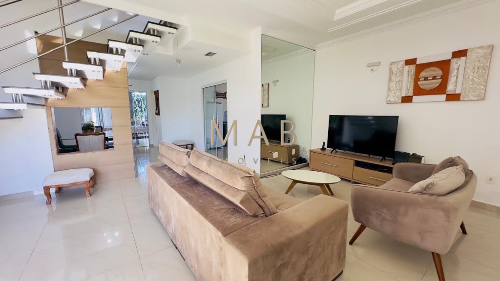 Imperdível Casa à Venda: 4 Quartos, 4 Suítes, 1 Sala, 5 Banheiros, 3 Vagas de Garagem em Ingleses do Rio Vermelho, Florianópolis-SC!