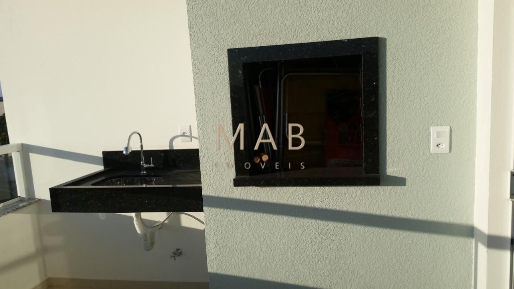 Apartamento à venda em Florianópolis-SC, Ingleses do Rio Vermelho: 1 quarto, 1 suíte, 1 sala, 2 banheiros, 1 vaga, 18m².
