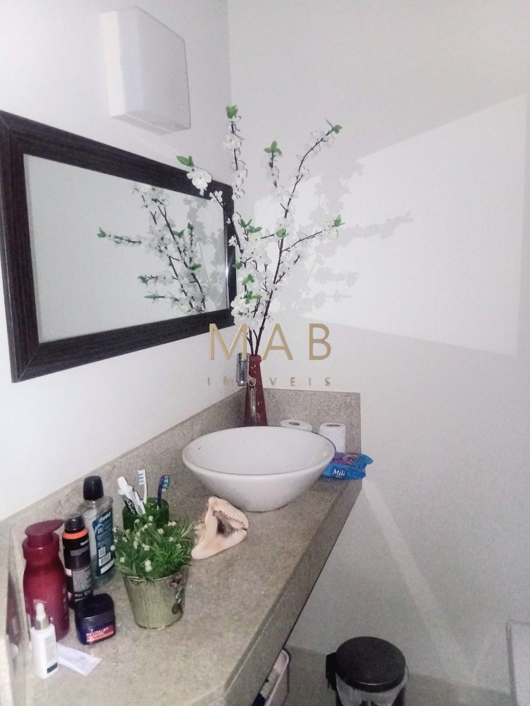 Apartamento à venda em Florianópolis-SC, Ingleses do Rio Vermelho: 2 quartos, 1 suíte, 1 sala, 2 banheiros, 1 vaga de garagem, 78m². Aproveite!