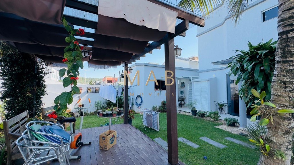 Imperdível Casa à Venda: 4 Quartos, 4 Suítes, 1 Sala, 5 Banheiros, 3 Vagas de Garagem em Ingleses do Rio Vermelho, Florianópolis-SC!