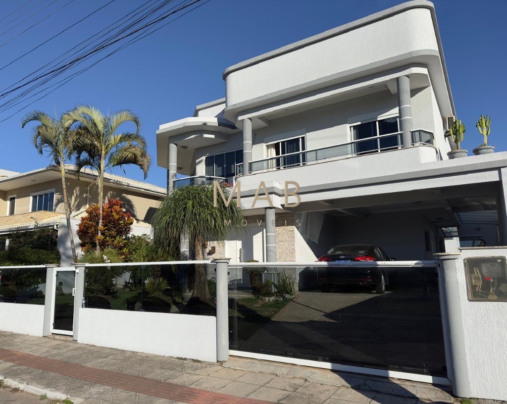 Imperdível Casa à Venda: 4 Quartos, 4 Suítes, 1 Sala, 5 Banheiros, 3 Vagas de Garagem em Ingleses do Rio Vermelho, Florianópolis-SC!