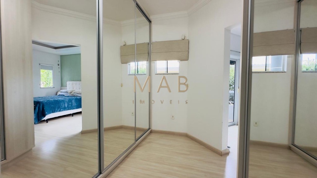 Imperdível Casa à Venda: 4 Quartos, 4 Suítes, 1 Sala, 5 Banheiros, 3 Vagas de Garagem em Ingleses do Rio Vermelho, Florianópolis-SC!
