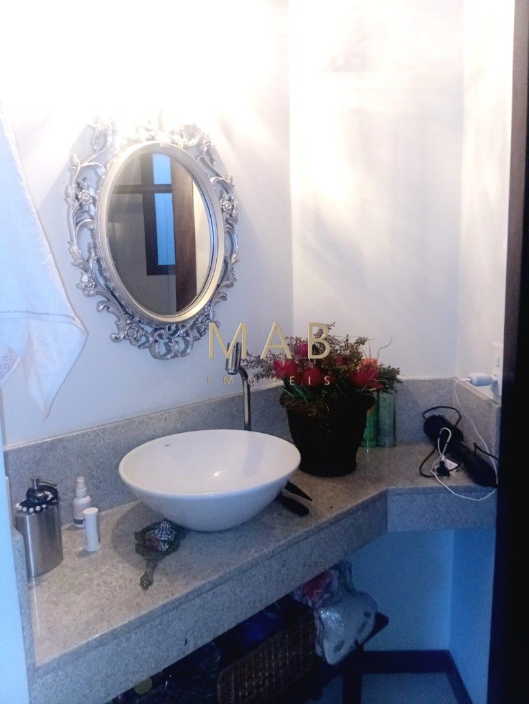 Apartamento à venda em Florianópolis-SC, Ingleses do Rio Vermelho: 2 quartos, 1 suíte, 1 sala, 2 banheiros, 1 vaga de garagem, 78m². Aproveite!