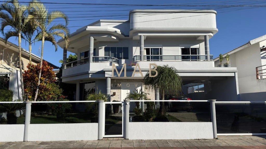 Imperdível Casa à Venda: 4 Quartos, 4 Suítes, 1 Sala, 5 Banheiros, 3 Vagas de Garagem em Ingleses do Rio Vermelho, Florianópolis-SC!