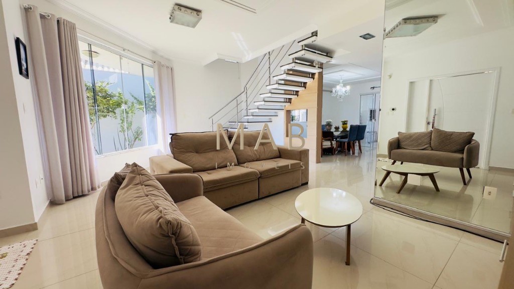 Imperdível Casa à Venda: 4 Quartos, 4 Suítes, 1 Sala, 5 Banheiros, 3 Vagas de Garagem em Ingleses do Rio Vermelho, Florianópolis-SC!