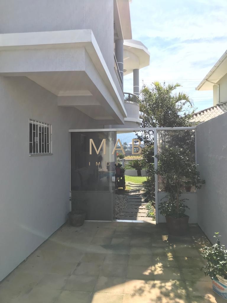 Imperdível Casa à Venda: 4 Quartos, 4 Suítes, 1 Sala, 5 Banheiros, 3 Vagas de Garagem em Ingleses do Rio Vermelho, Florianópolis-SC!